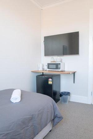 Seven Seas Hotel Carrington Extérieur photo